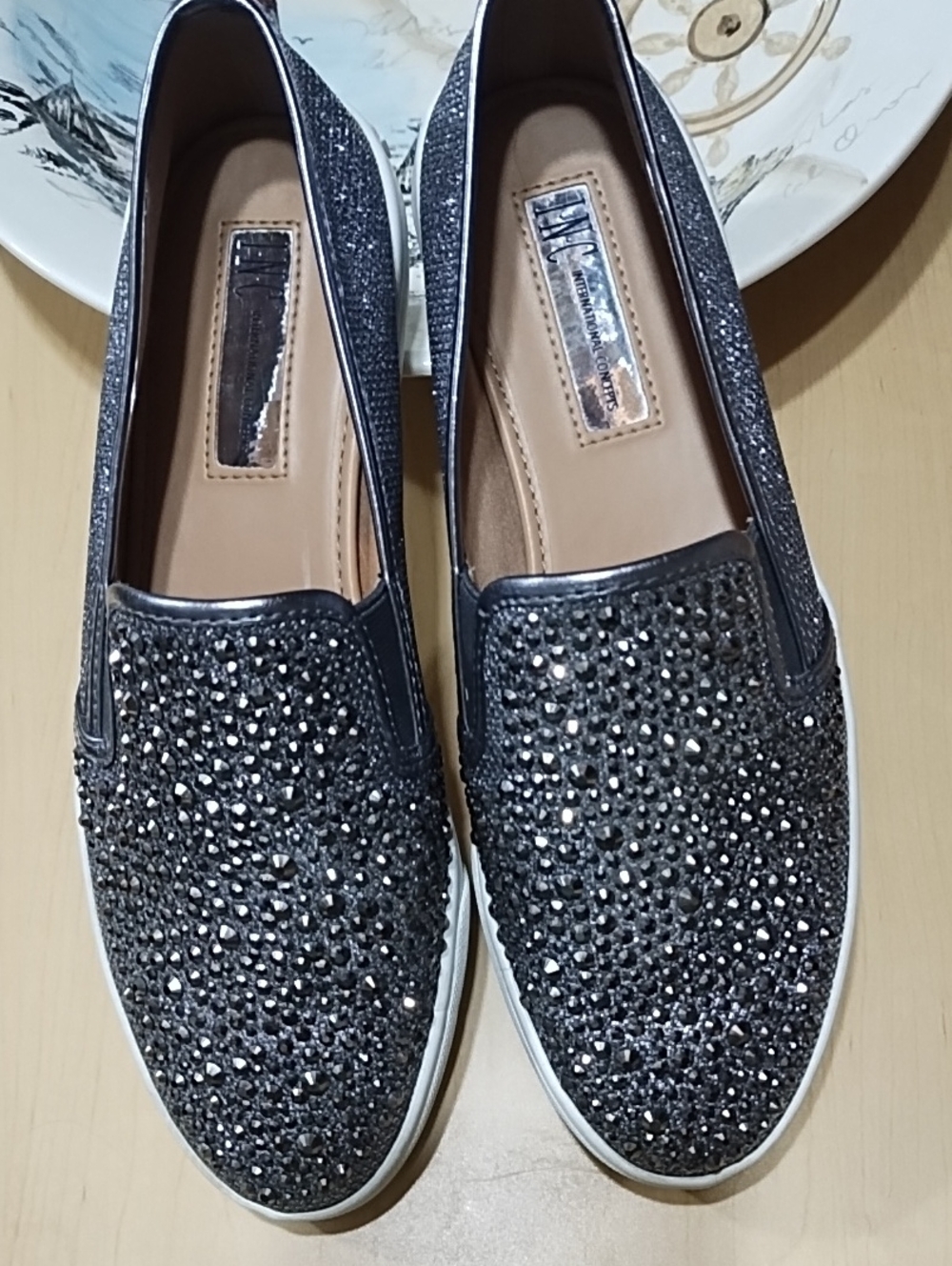 INC International Concepts Silver Rhinestone Slip-On Sneakers VGC Size 8M.